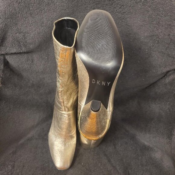 ✨ NWOT ~ DKNY Gold Leather Soft-Slouch Heeled Boots – Size 7.5  ~ NOICE! ✨ - Picture 3 of 6